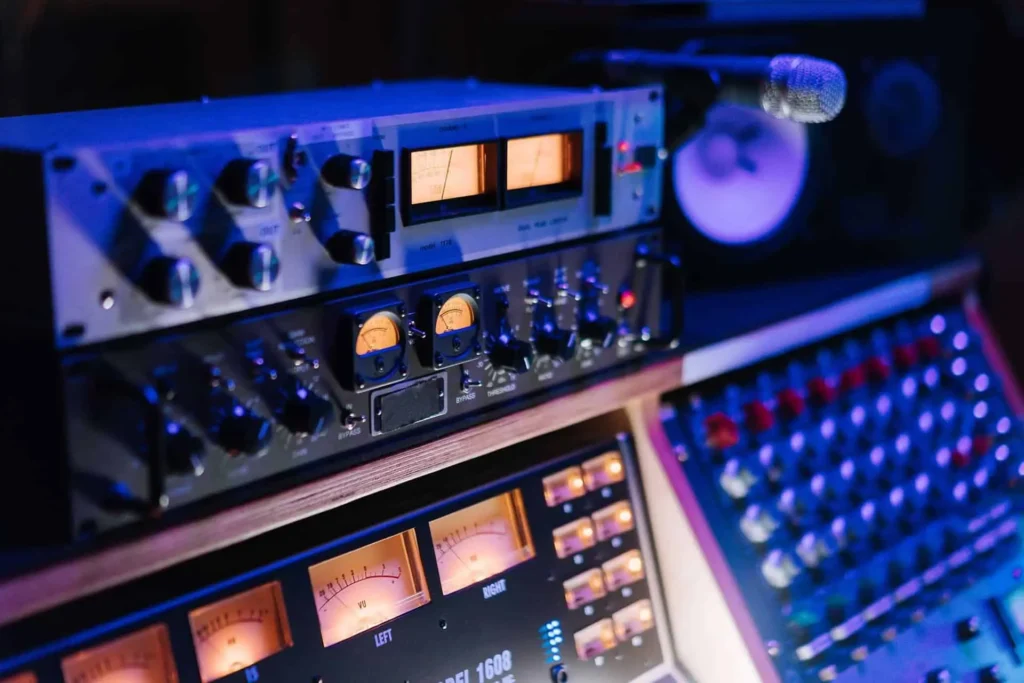 Matériel audio professionnel utilisé pour créer une identité sonore de marque
