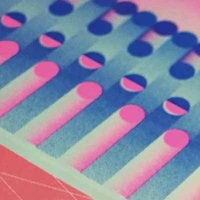 Illustration abstraite représentant une architecture d’identité sonore déployée sur plusieurs points de contact en stratégie d’audio branding